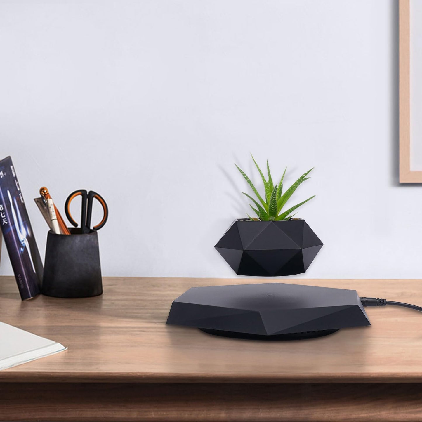 KONGKUNI Levitating Plant Pot Magnetic Levitation Suspension Floating Pot，Floating Plant Pot for Small Plants，360 Degree Rotation Planter，Potted Plant for Home, Office & Desk Levitating,Black