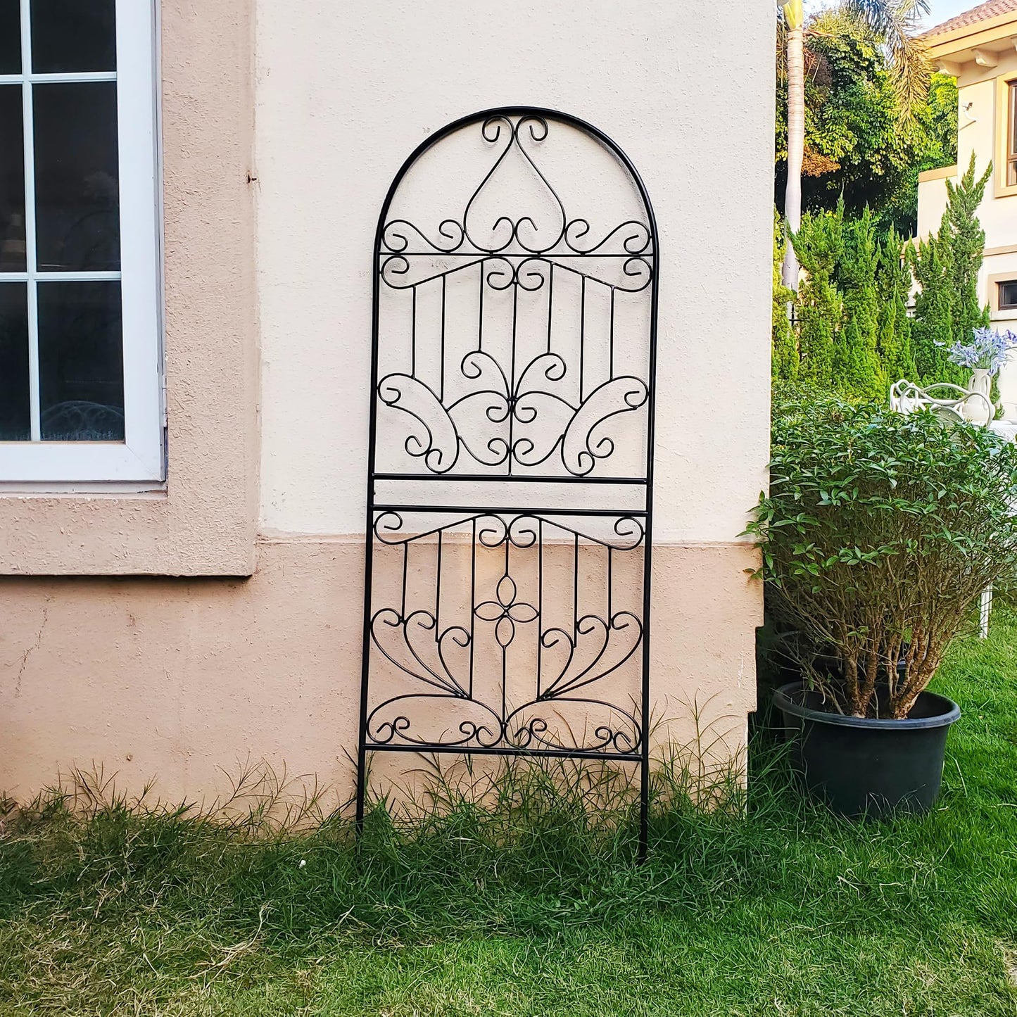 SCENDOR Trellis for Climbing Plants 59" H x 22" W Metal Unique Design Decorative Garden Structure Weather-Resistant Lattice Outdoor Decor Flowers Roses Vine Ivy Clematis Black Coating 1 Pack