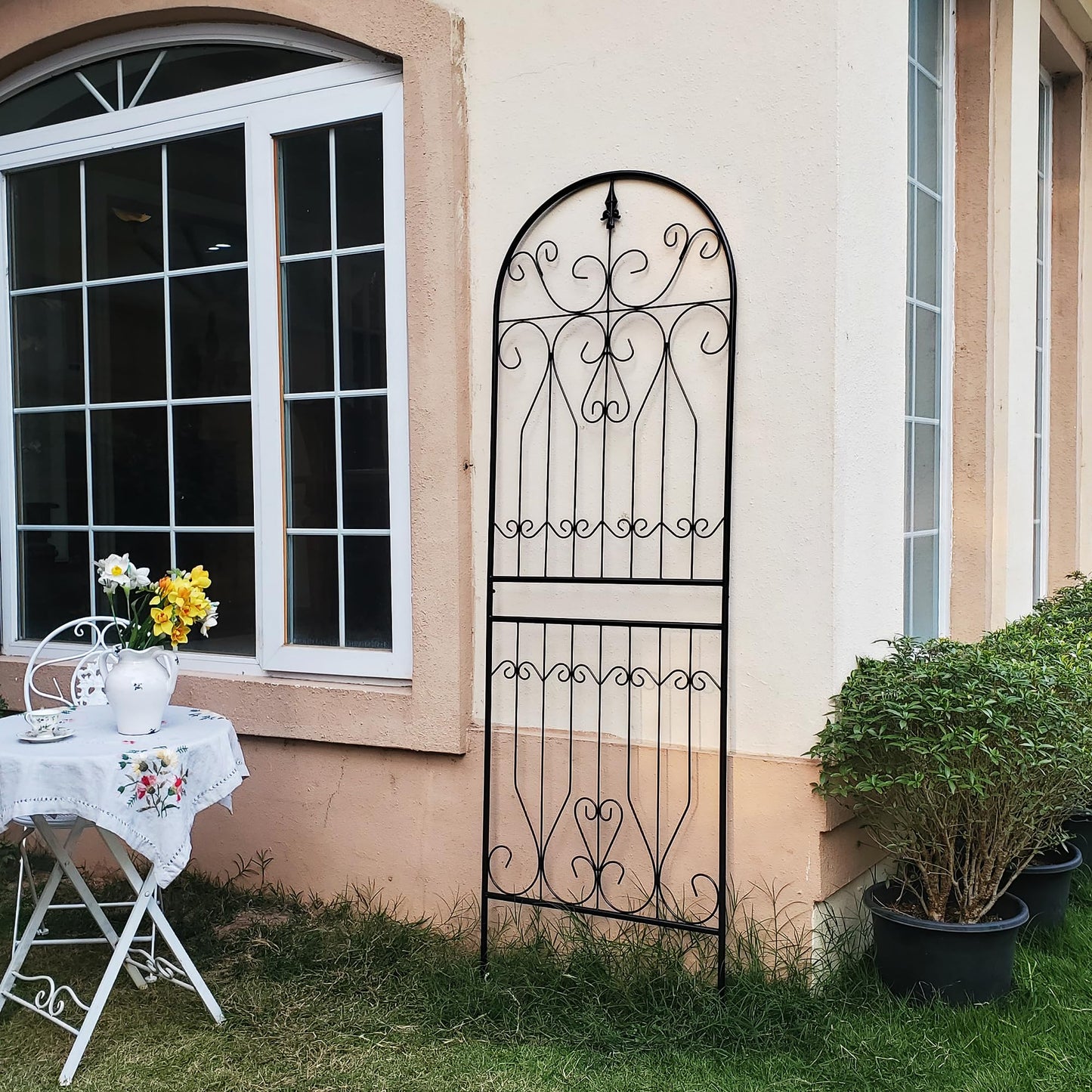 SCENDOR Metal Trellis 82.7" H x 26.7" W Tall Powder-Coated Black Garden Trellis Wrought Iron Heavy Scroll Metal Decoration Lawn Patio for Rose Clematis Ivy Weather Resistant Garden Addition 1 Pack